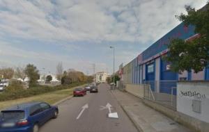 Una fuita d'aigua destapa diversos robatoris de comptadors a empreses de Vilanova. Google Street View