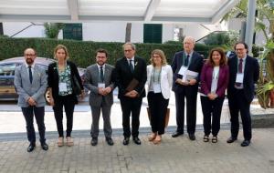 Fotografia conjunta de les autoritats abans d'inaugurar la 34a reunió del Cercle d'Economia a Sitges. ACN