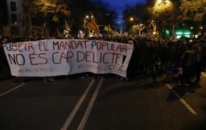 Inici de la manifestació en contra dels presos polítics convocada pel CDR en direcció a la Delegació del Govern espanyol el 23 de març de 2018. ACN