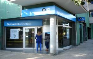 La meitat dels municipis catalans no disposen d'oficina bancària. Banc Sabadell / Arxiu ACN