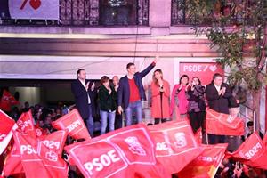El líder del PSOE, Pedro Sánchez, a les portes de Ferraz aquest 10-N . Inma Mesa / PSOE