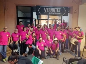 Els Xicots de Vilafranca recullen 700 euros per al projecte solidari del pallasso Òscar Navarro i per Ampert. Xicots de Vilafranca