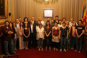 Fotografia conjunta dels regidors de l'Ajuntament de Vilanova i la Geltrú de la legislatura 2019-2023, just després del ple d'investidura. ACN