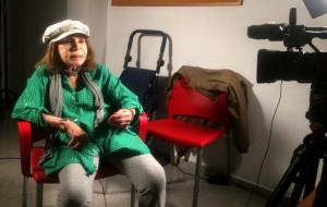 Pla obert de Paulina Andreu, filla de Josep Andreu Lasserre -Charlie Rivel-, durant el rodatge del documental 'Charlie Rivel i Cubelles'. Ajuntament d
