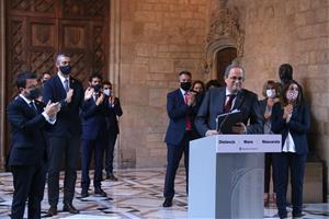 El president de la Generalitat inhabilitat, Quim Torra, envoltat dels membres del seu Govern, en la seva declaració a la Galeria Gòtica del Palau. ACN