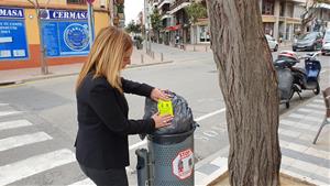 Sant Pere de Ribes inspeccionarà les bosses d'escombraries que llencin a les papereres per multar els propietaris. Ajt Sant Pere de Ribes