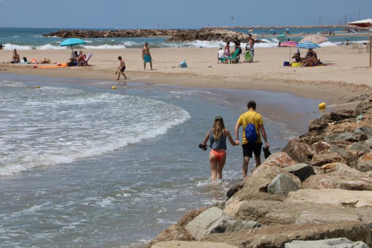 Cunit exigeix a Endesa que el desmantellament del port de la tèrmica de Cubelles aturi el retrocés de les platges. ACN