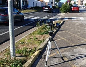 La policia local de Cunit estrena un radar mòbil per controlar la velocitat a les vies urbanes . Ajuntament de Cunit
