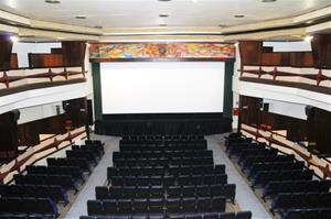 El Retiro recupera les projeccions de cinema de mans del Cineclub Sitges . EIX