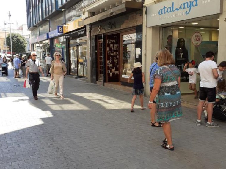 La Generalitat aprova l'ampliació de l'obertura comercial en diumenges i festius a tota Vilanova. Ajuntament de Vilanova