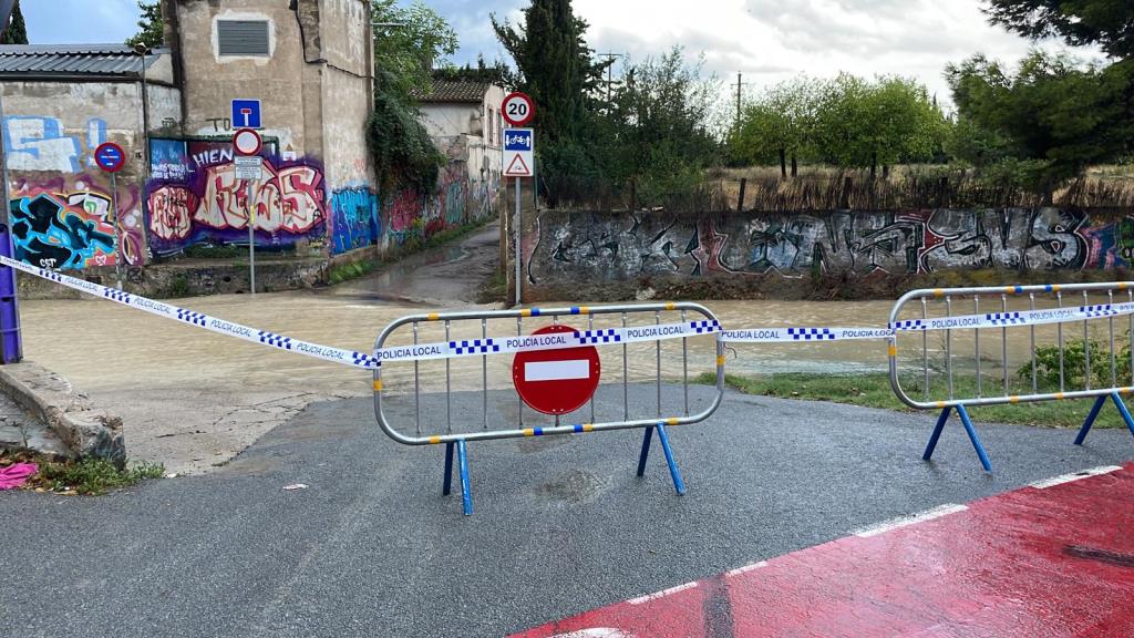 La policia local de Vilanova i la Geltrú ha tallat aquest matí el pont de la ronda Europa i el camí de Sant Gervasi. Policia local de Vilanova