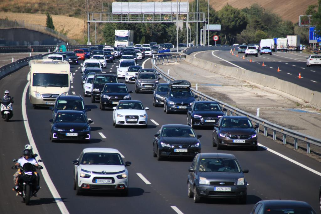 148.000 vehicles han tornat a l'àrea de Barcelona aquest diumenge, el 57% dels previstos. ACN