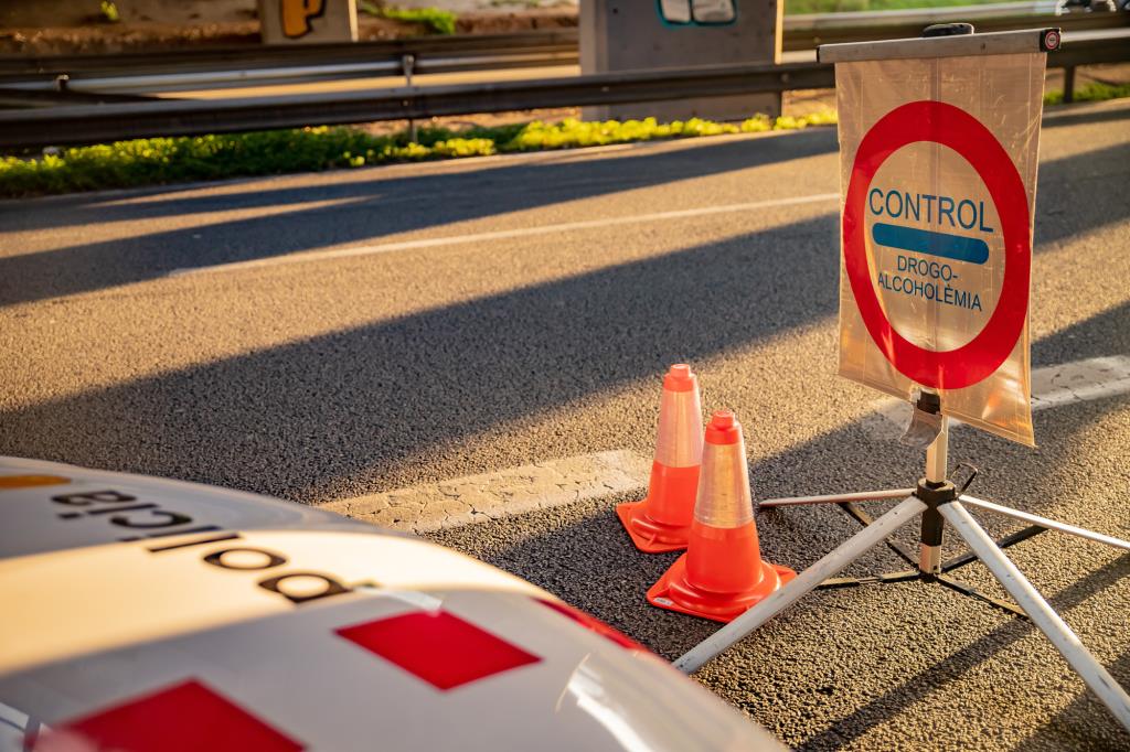 Campanya policial per reduir els accidents de trànsit a causa del consum d'alcohol i drogues. Generalitat de Catalunya