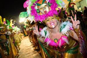 La rua de carnaval de Segur de Calafell es trasllada de la nit de divendres a dissabte al migdia. EIX