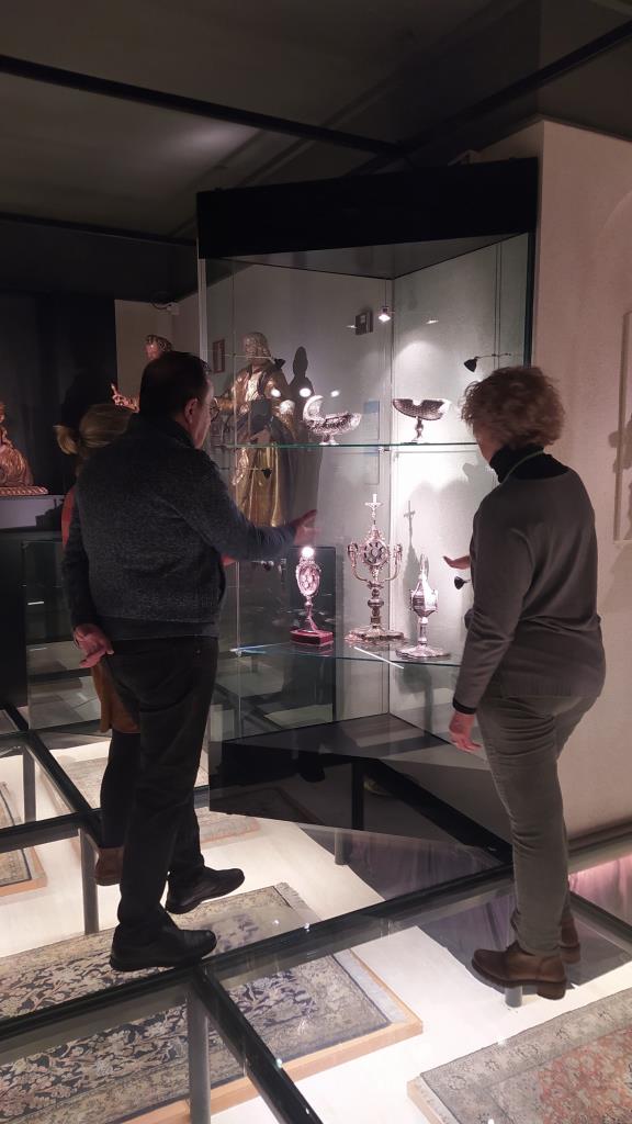 El Museu Deu del Vendrell retorna un reliquiari a l'Arquebisbat de Tortosa. Ajuntament del Vendrell