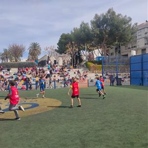 El torneig Cruyff Courts 6vs6 reuneix 200 infants de diferents escoles de Sant Pere de Ribes. Ajt Sant Pere de Ribes