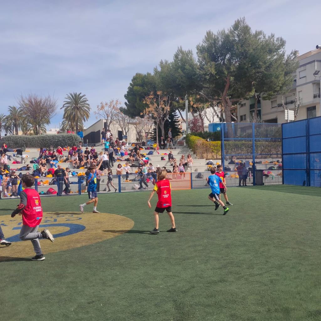 El torneig Cruyff Courts 6vs6 reuneix 200 infants de diferents escoles de Sant Pere de Ribes. Ajt Sant Pere de Ribes