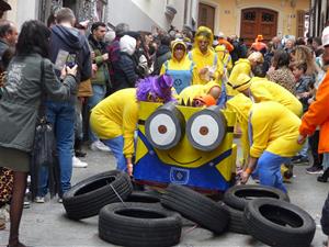 La Cursa de llits reuneix 400 participants i omple de bon humor el carnaval de Sitges. Ajuntament de Sitges