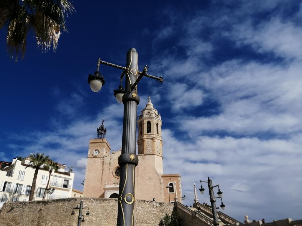 Sitges retira diversos llums dels fanals de La Fragata per risc de caiguda. Ajuntament de Sitges