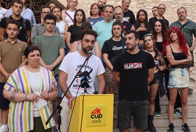 Pau Mateo a la roda de premsa de la CUP de Vilanova i la Geltrú . Eix