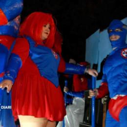 ASSOC. DE VEÏNS DEL TACÓ. Superherois contra retallades - Vilanova 