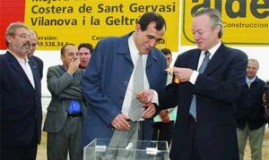 Piqué va fer broma amb l'alcalde de Vilanova. FdG / C. CASTRO