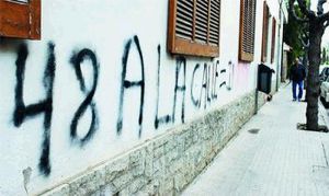 Pintada a l'empresa Belcor de Sitges. FdG | C. Castro