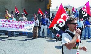 Els treballadors de Pirelli Telecom van manifestar-se durant dues hores. FdG | C. Castro.