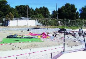 L'atracció, desinflada, continuava ahir al lloc de l'accident. Foto: JMF