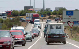 Imatge d'arxiu de retencions a la C-15 entre Vilanova i Canyelles. fdg/ c. castro