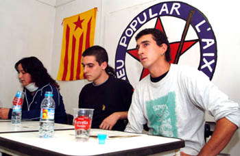 Els joves van llegir un manifest a l'Ateneu Popular 