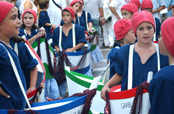 El cercavila de L'Imaginari, una de les noves incorporacions de la Festa Major. fdg/c.castro