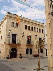 Façana de l'Ajuntament de Cubelles.