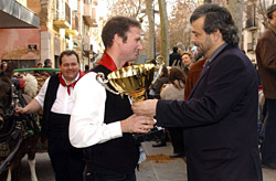 Ernest Benach, president del Parlament, va lliurar els premis i trofeus als participants guardonats. fdg/ rita lamsdorff