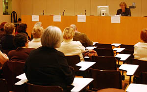 La historiadora Mary Nash va oferir un conferència a la sala d'actes de la UPC. fdg/rita lamsdorff