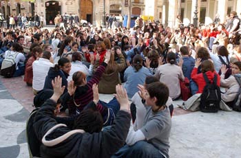 Els joves dels instituts de secundària també es van concentrar a Vilanova. fdg/rita lamsdorff