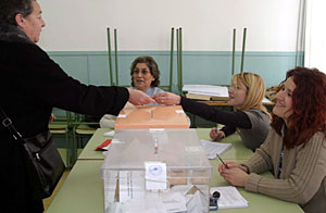 La participació ha superat el 76% de l'electorat a Vilanova i la Geltrú. fdg/juanpe rodriguez