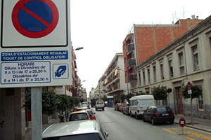 Alguns carrers de la Geltrú com l'Avinguda Garraf s'han convertit en zona blava. fdg/carles castro