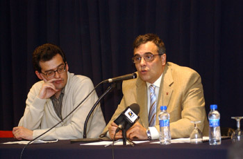 Jordi Baijet va explicar el seu plà d'actuació davant de més d'un centenar de sitgetans. fdg/rita lamsdorff