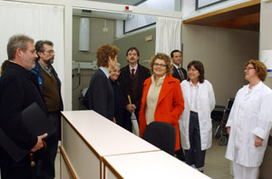 La consellera durant la seva visita a l'hospital Sant Antoni de Vilanova. fdg/rita lamsdorff