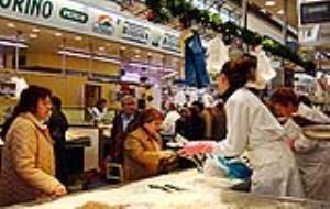 Cada parada del mercat disposarà dun petit expositor on es podran recollir les butlletes de participació. fdg/ carles castro