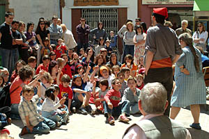 Els esplais de Ribes van fer una cercavila reivindicativa dissabte al mati. fdg/carles castro