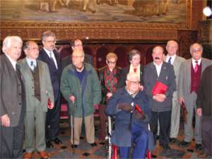 Un moment de l'acte de la Universitat de Barcelona, amb els homenatjats. Foto: Enric Garriga
