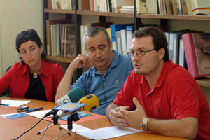Els responsables de la Paperera durant la roda de premsa de presentació del programa. fdg/carles castro