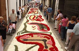 Imatge d'arxiu de les catifes de flors de Sitges. fdg / c. castro