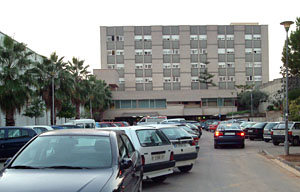 L'home ha estat localitzat a escassos metres del centre sanitari en bon estat de salut,