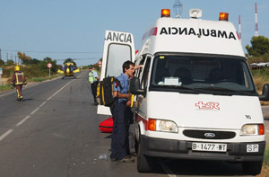 La carretera es va haver de tallar per evacuar el ferit en helicópter. fdg/ rita lamsdorff