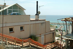 Estat actual de la casa que ve fer enderrocar l'ajuntament de Sitges. fdg/ carles castro
