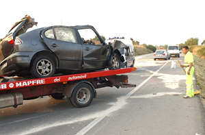 Durant dues hores va quedar tallada la carretera C-31. fdg/ carles castro