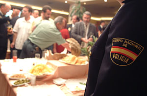 El cos de la policía nacional juntament amb els responsables d'altres cossos van cel.lebrar el seu patró. fdg/ carles castro